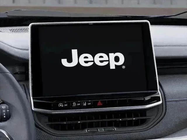 New 2026 Diamond Black Crystal Pearlcoat Jeep Latitude image 22
