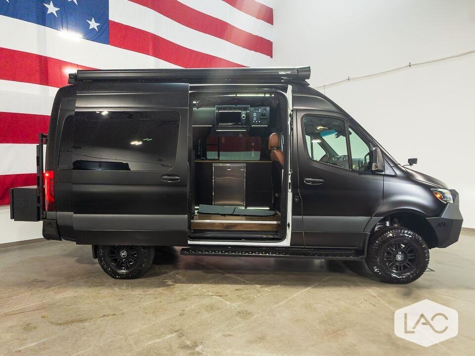 Used 2024 MATTE BLACK WRAP/ARTIC WHITE 27NORTH AWD | FALCON Shocks| Lithionics Batteries image 5