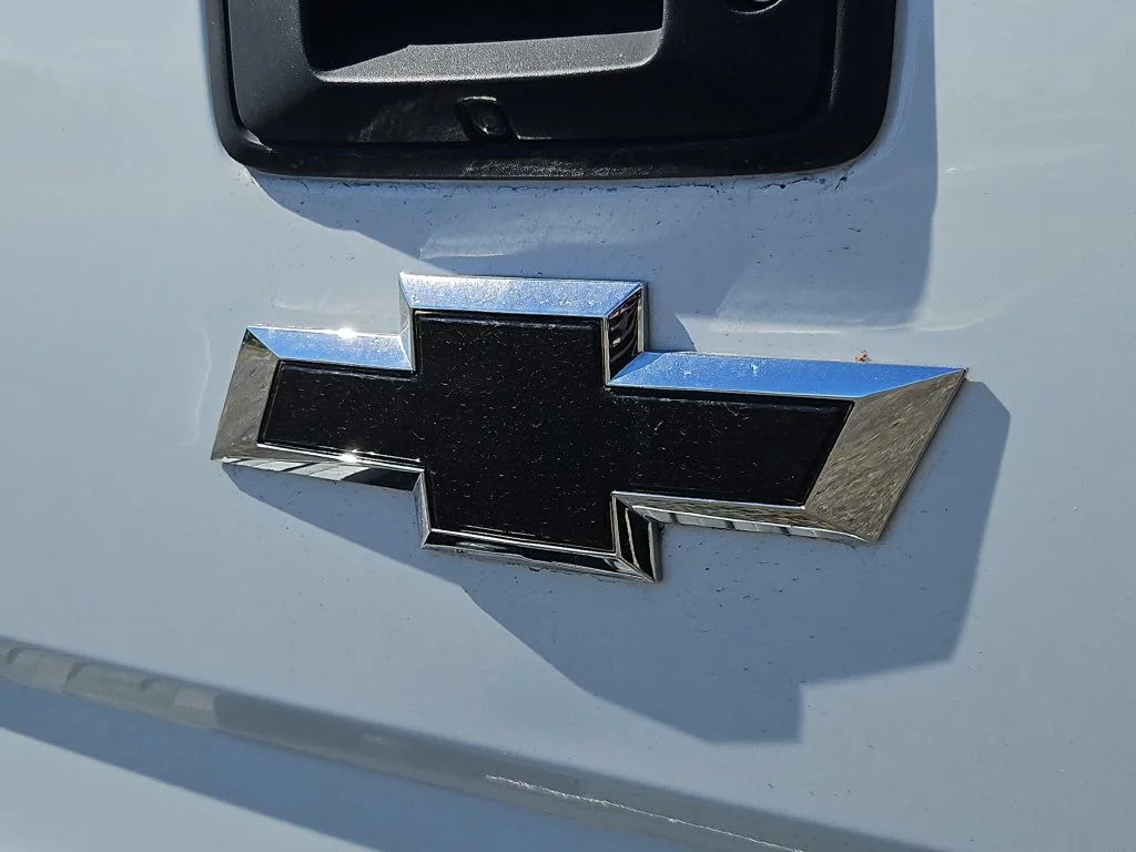 Used 2018 Summit White Chevrolet LT image 25