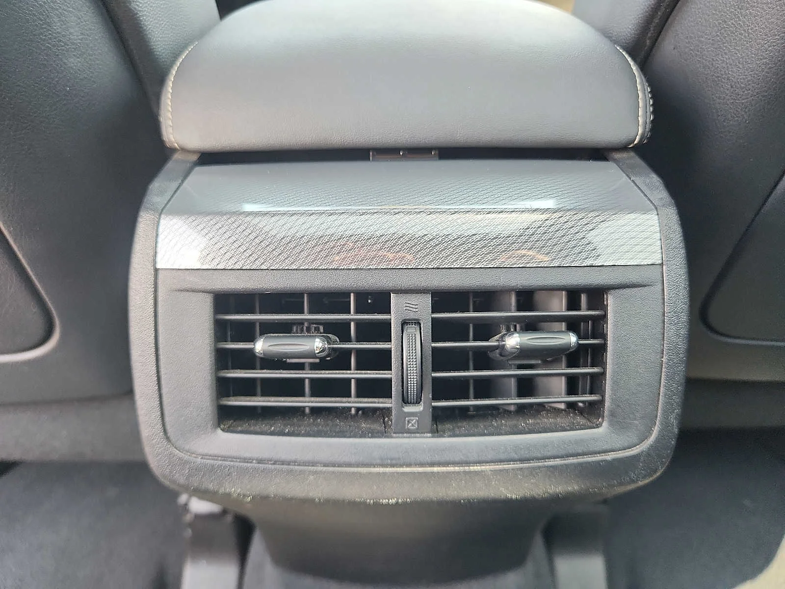 Used 2013 Black Toyota XLE image 11