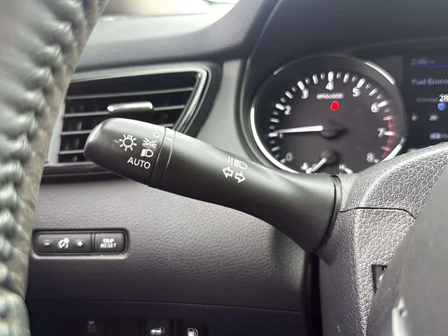 Used 2018 Red Nissan SV image 30