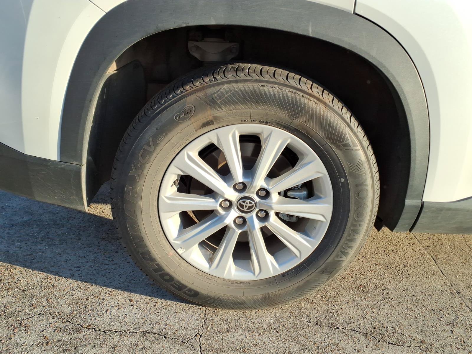 Used 2025 Pearl Toyota XLE image 10