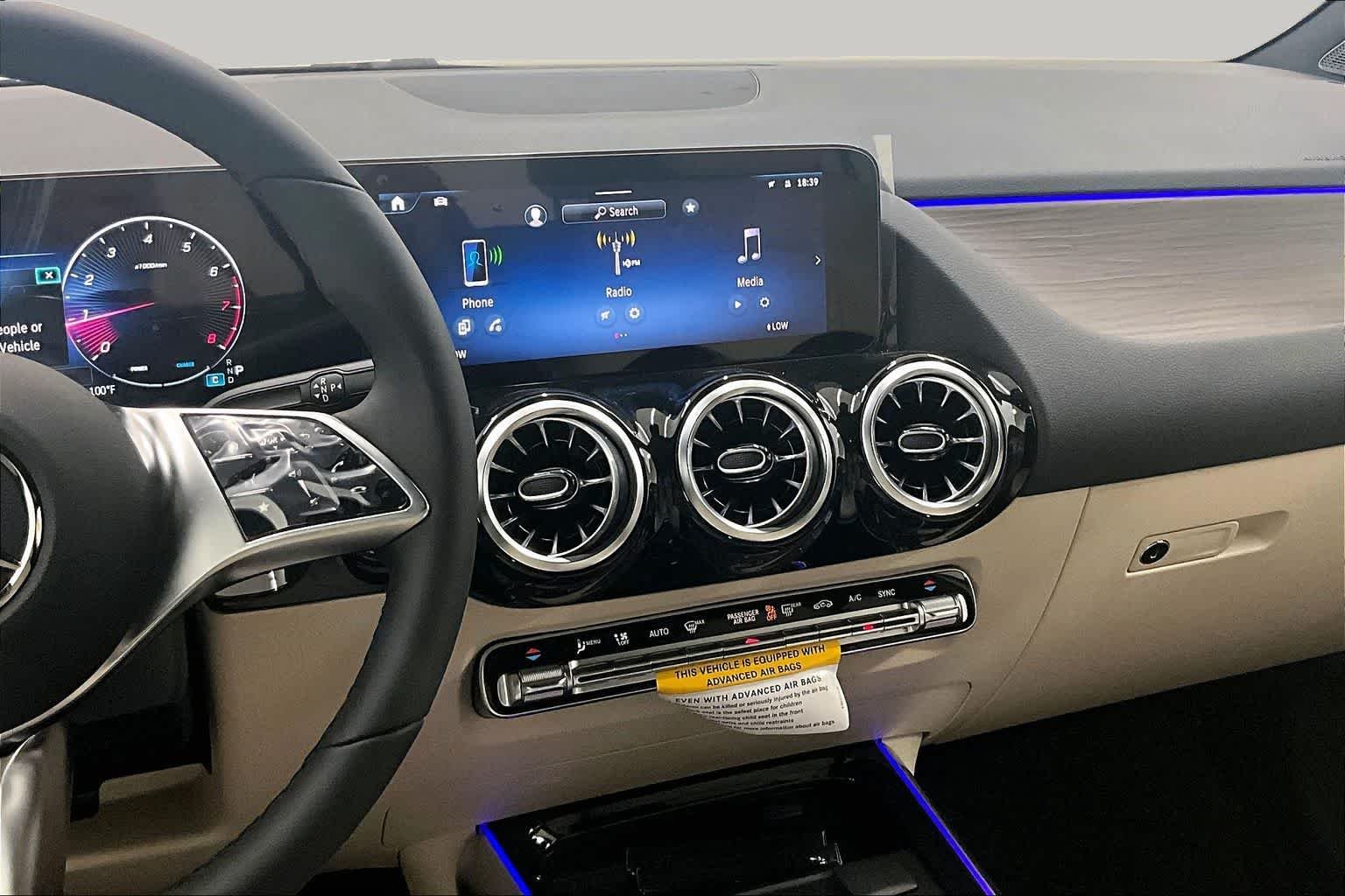 New 2026 Polar White Mercedes-Benz GLA 250 image 6