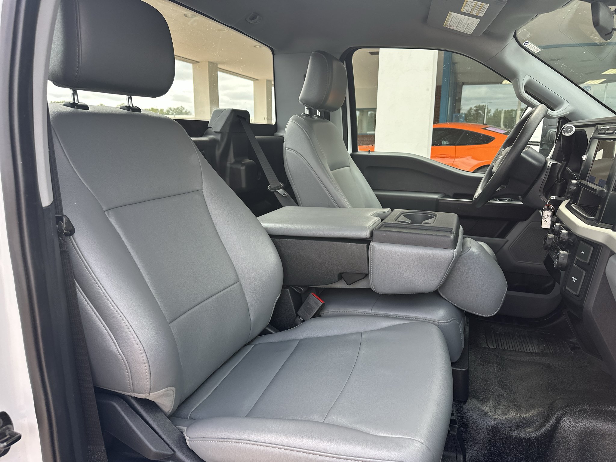 Used 2023 Oxford White Ford XL image 33