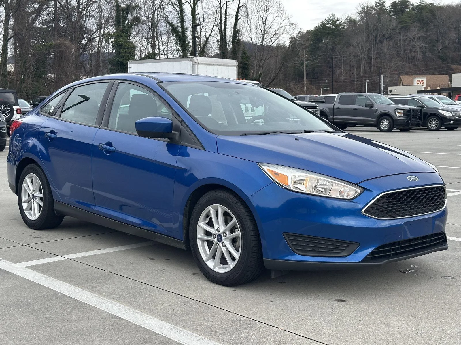 2018 Ford Focus Sedan SE's photo
