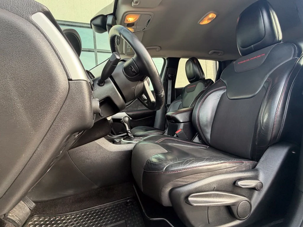 Used 2017 White Jeep Trailhawk image 8