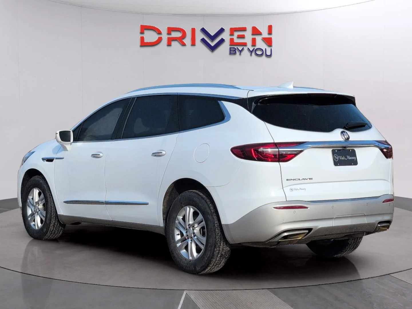 Used 2020 Summit White Buick Essence image 3