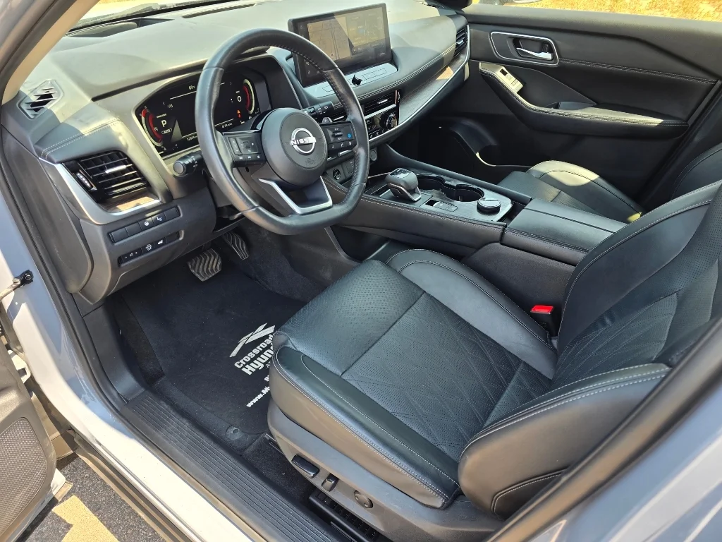 Used 2024 Boulder Gray Pearl Nissan Platinum image 25