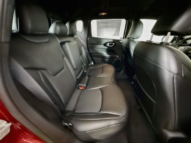 New 2026 Red Hot Pearl-Coat Exterior Paint Jeep Latitude image 24