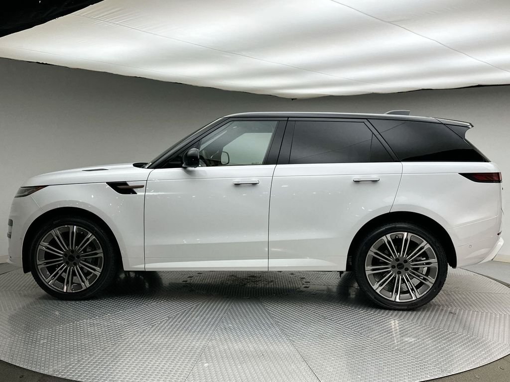 New 2026 Fuji White Land Rover Dynamic SE image 2