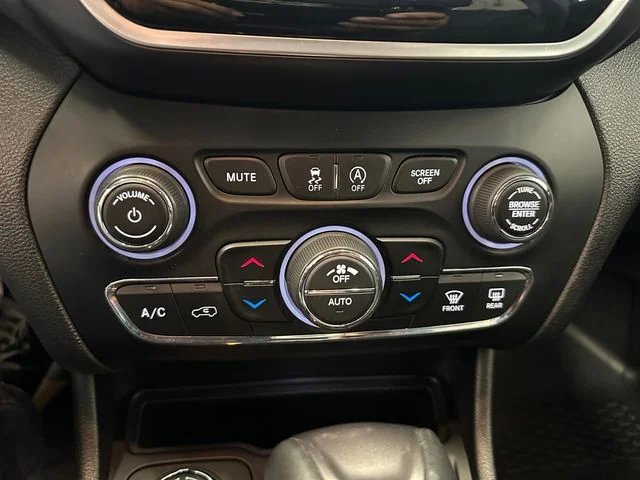 Used 2019 Gray Jeep Limited image 31