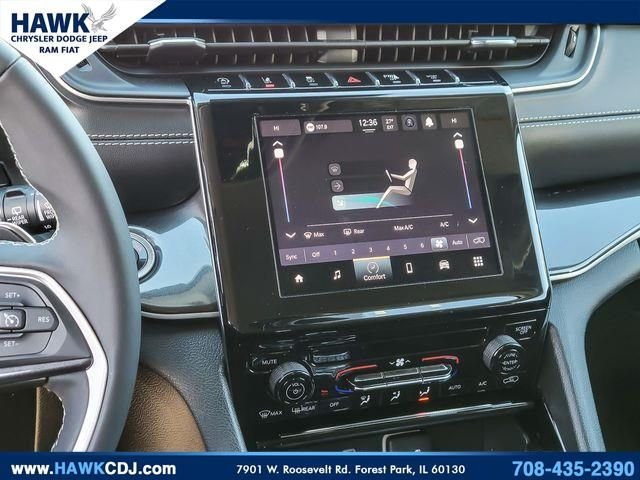 Used 2023 White Jeep Laredo image 18