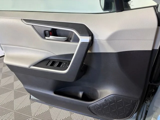 Used 2022  Toyota XLE image 15