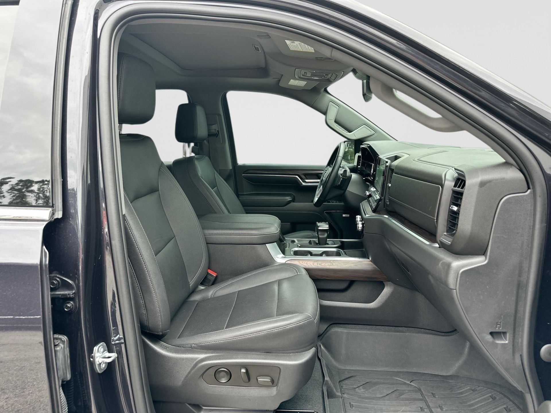2023 GMC Sierra 1500 SLT - Photo 28