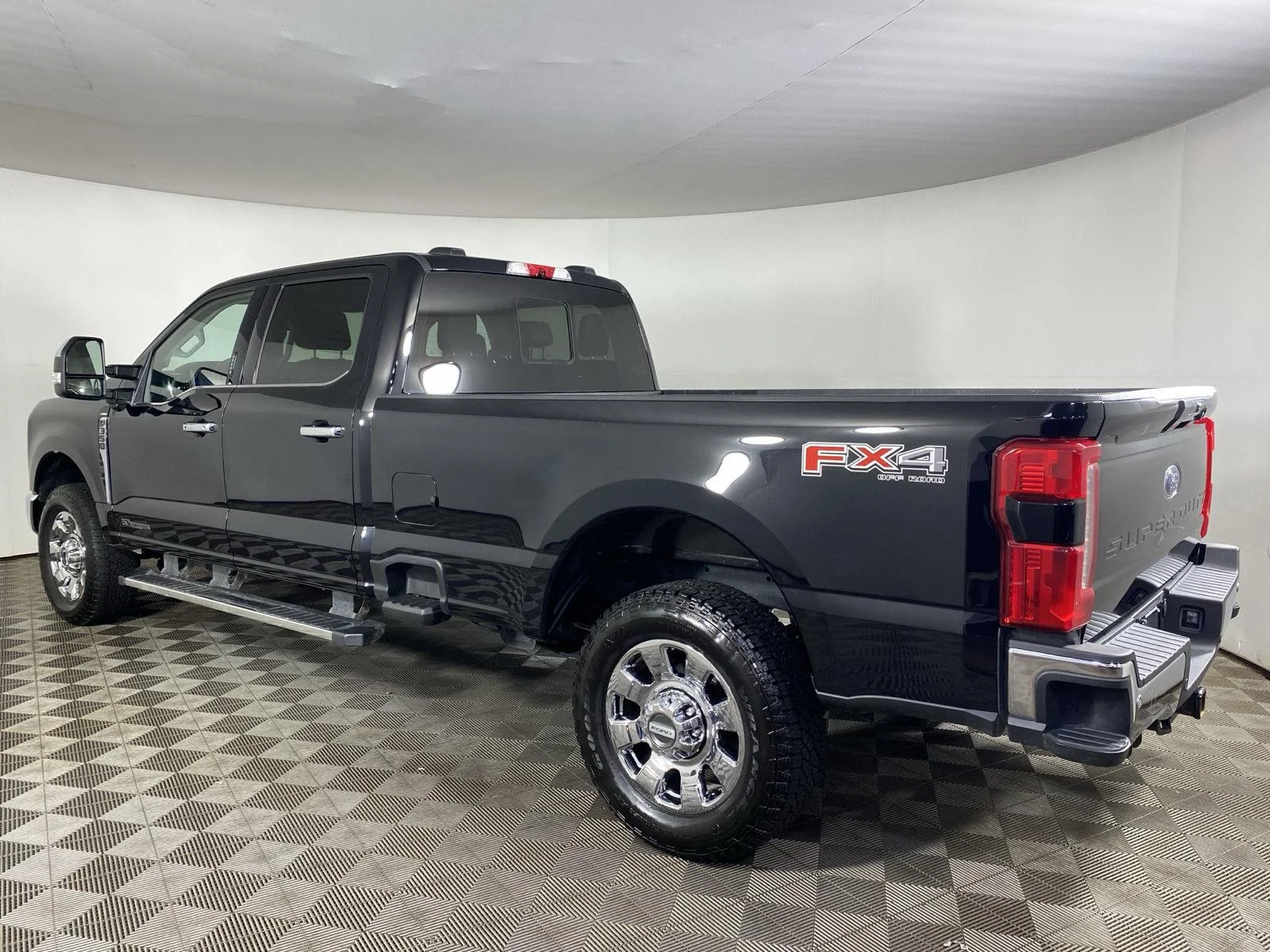 Used 2024 Agate Black Ford LARIAT image 5