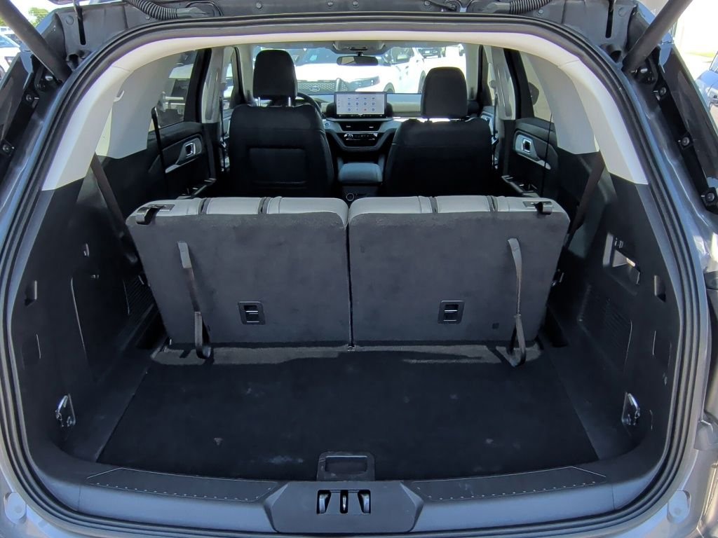 New 2026 Carbonized Gray Metallic Ford Active image 40