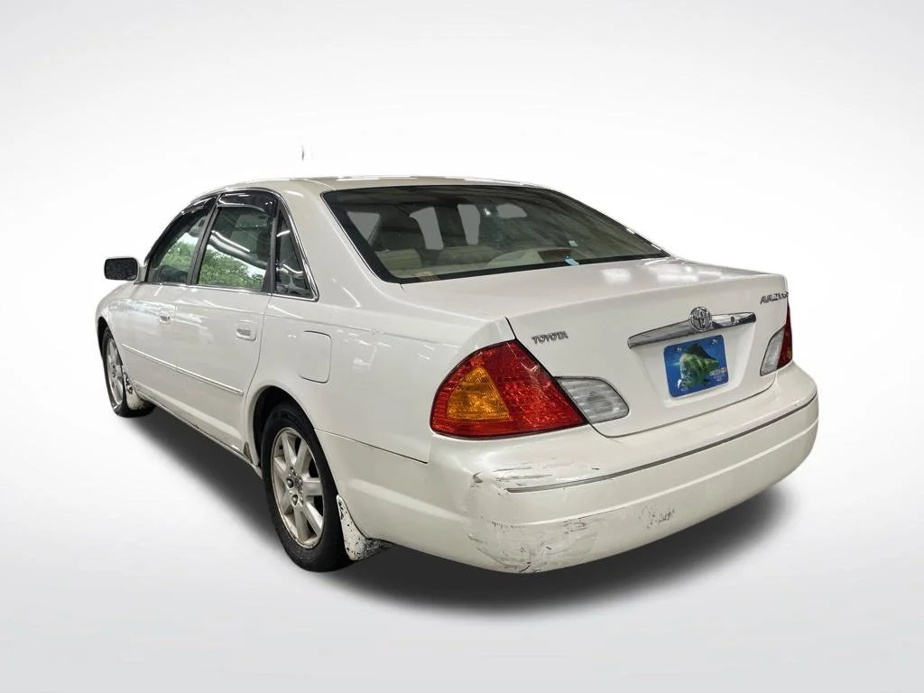Used 2002 White Toyota XL image 5