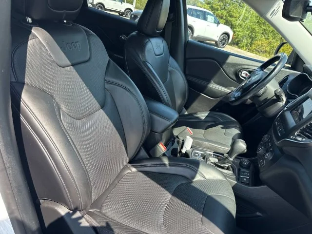 Used 2021 White Jeep Latitude Lux image 24