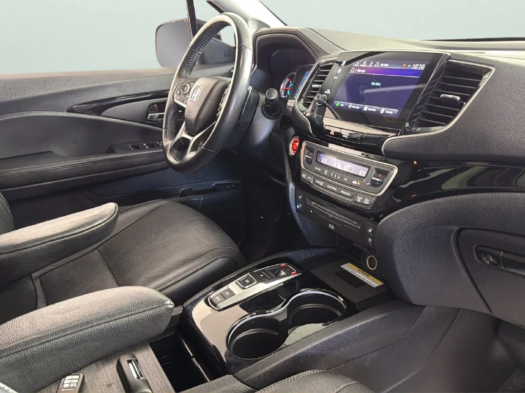 Used 2019 Black Honda Elite image 43