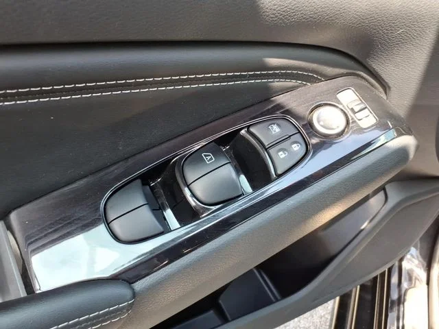 Used 2023 Black Nissan 2.5 SL image 23