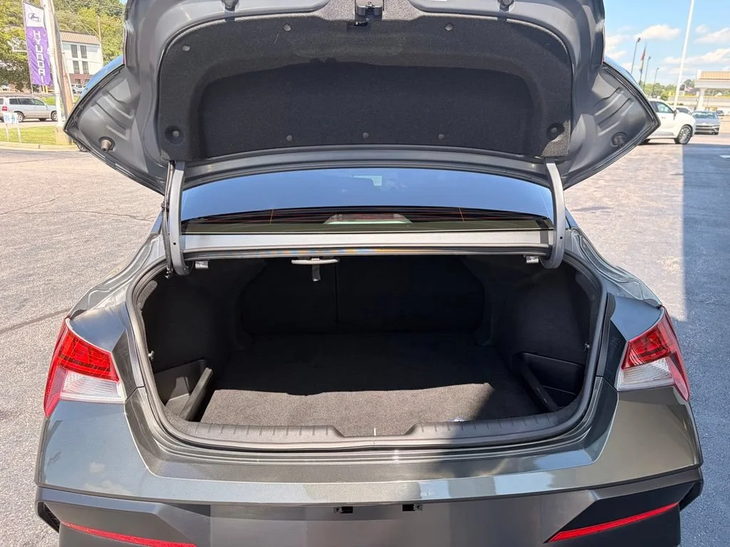 Used 2024 Amazon Gray Hyundai SEL image 8