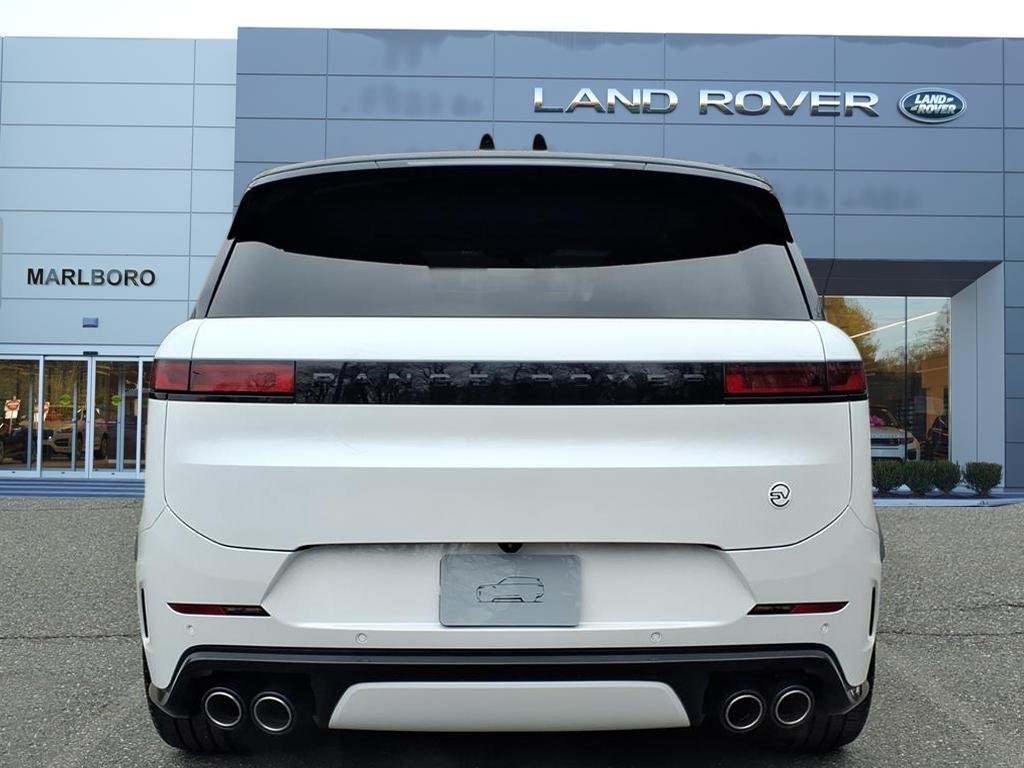 New 2026 Ostuni Pearl White LAND ROVER  image 7