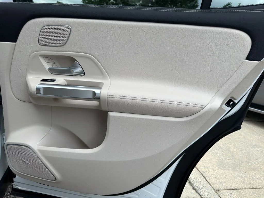 Used 2022 White Mercedes-Benz GLB 250 image 34