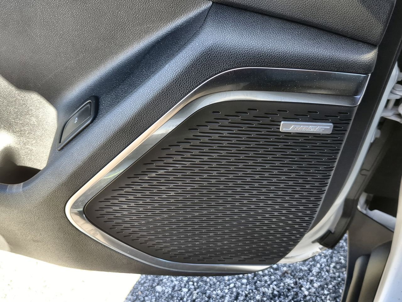 Used 2025 Summit White GMC Elevation image 24