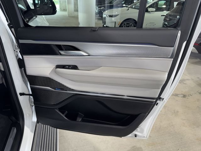 Used 2023 Bright White Clearcoat Jeep Base image 11