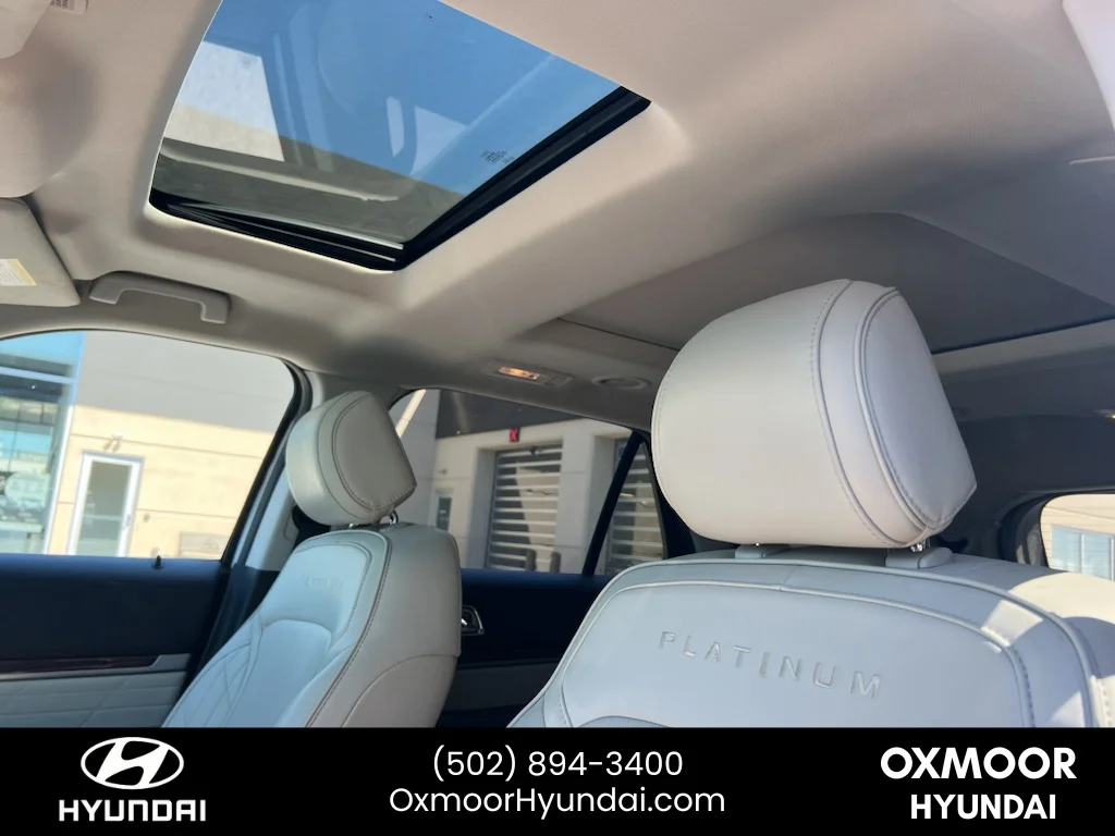 Used 2017 White Platinum Metallic Tri-Coat Ford Platinum image 4