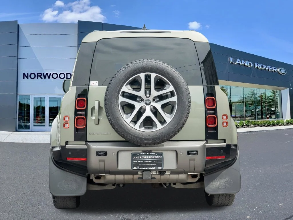 Used 2024 Green Land Rover X-Dynamic SE image 5