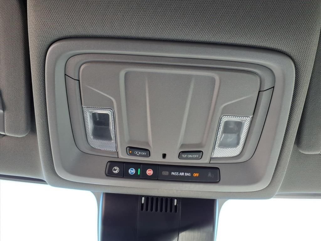 Used 2023 Black Chevrolet Custom image 22