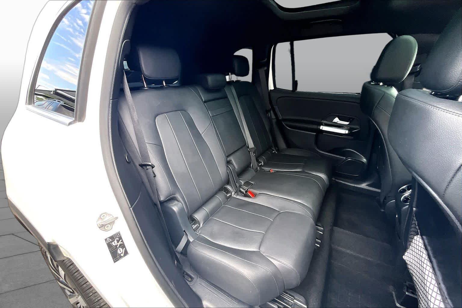 Used 2022 Polar White Mercedes-Benz GLB 250 image 20