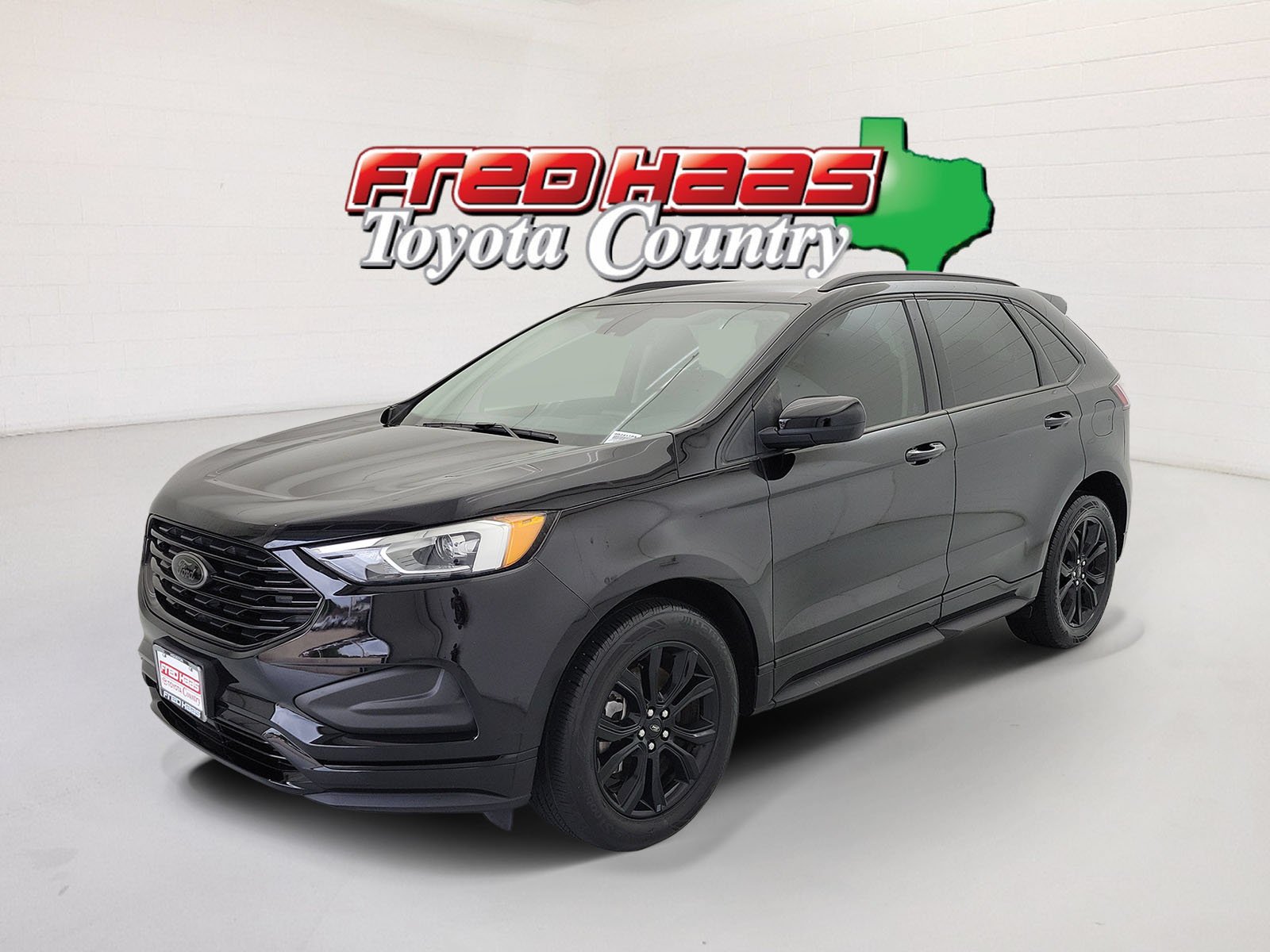 Used 2024 Black Metallic Ford SE image 1