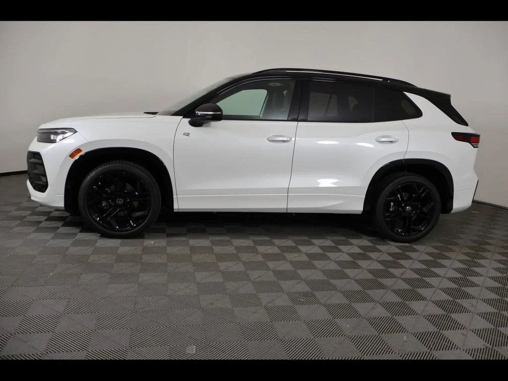 New 2026 White/off-white Volkswagen 2.0T SE R-Line Black image 2