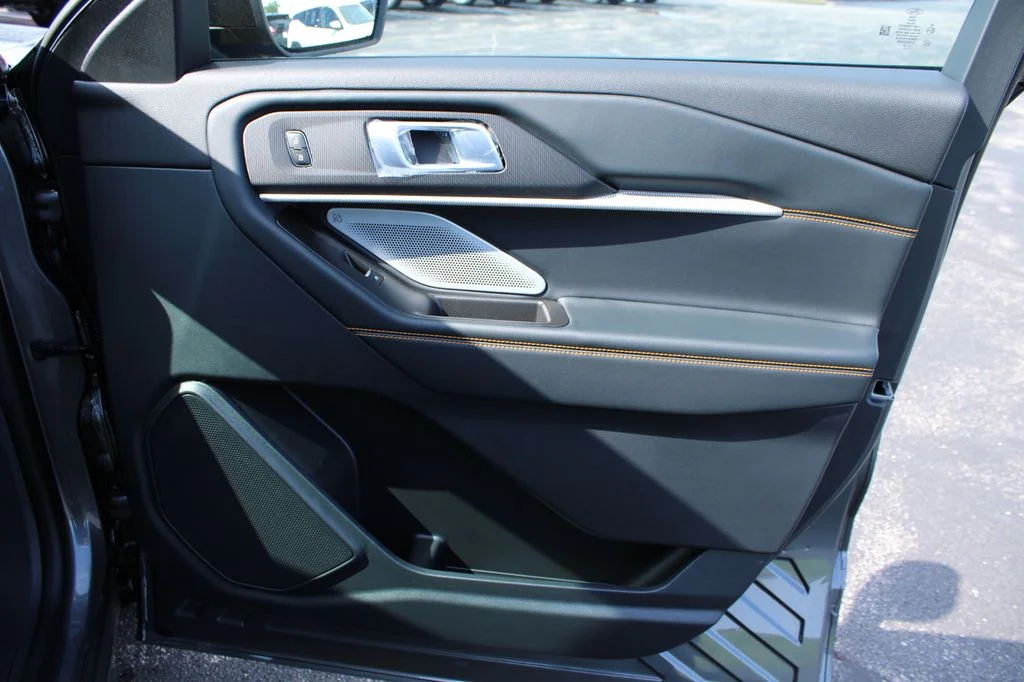 New 2026 Carbonized Gray Metallic Ford Tremor® image 31