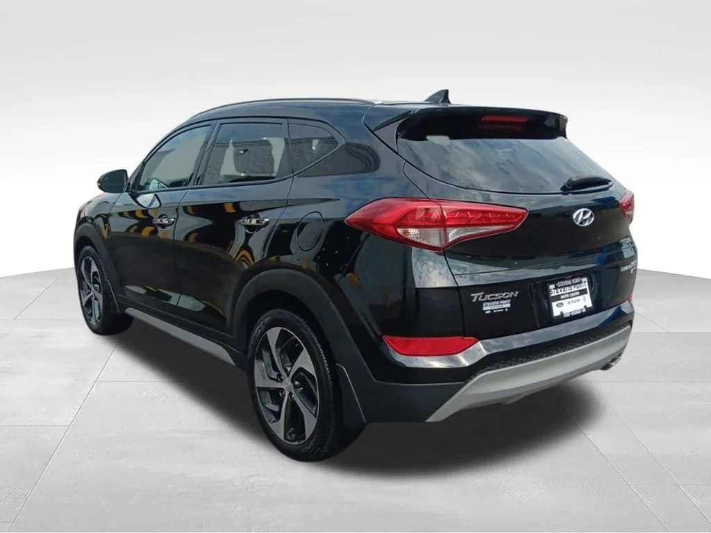 Used 2018 Black Noir Pearl Hyundai Limited image 5