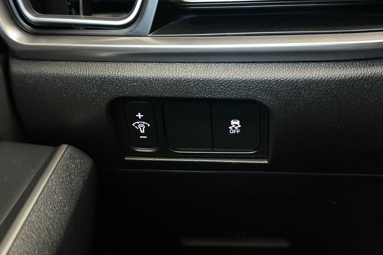 Used 2026 White Kia LX image 31