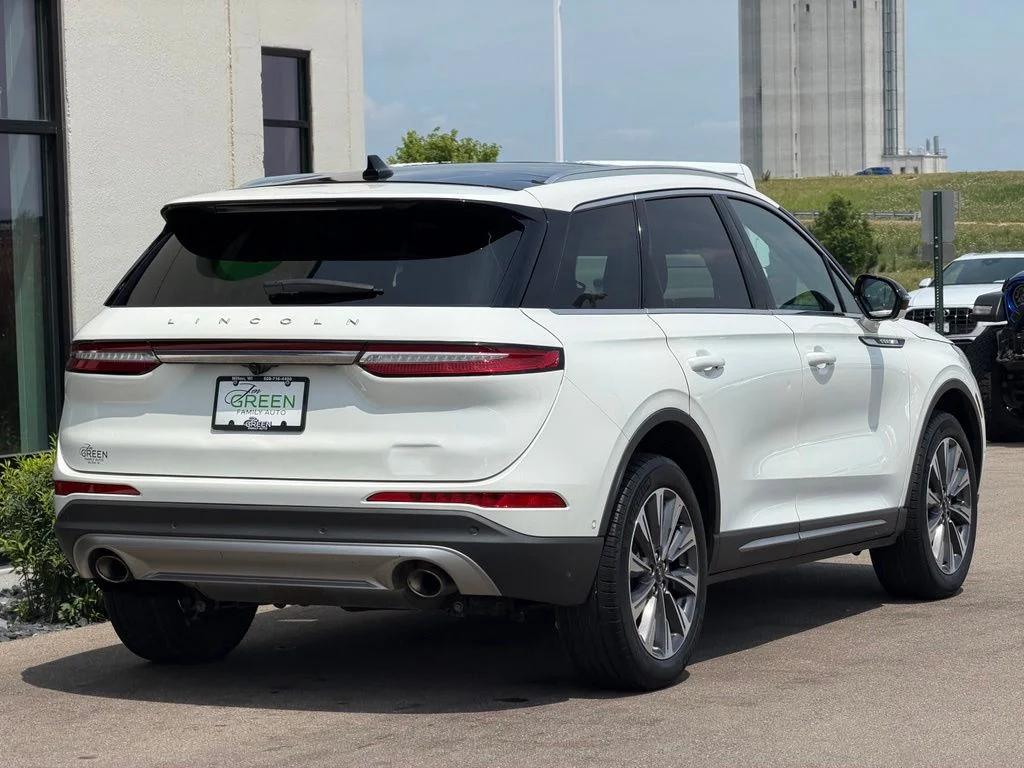 Used 2022 White Lincoln Reserve image 5