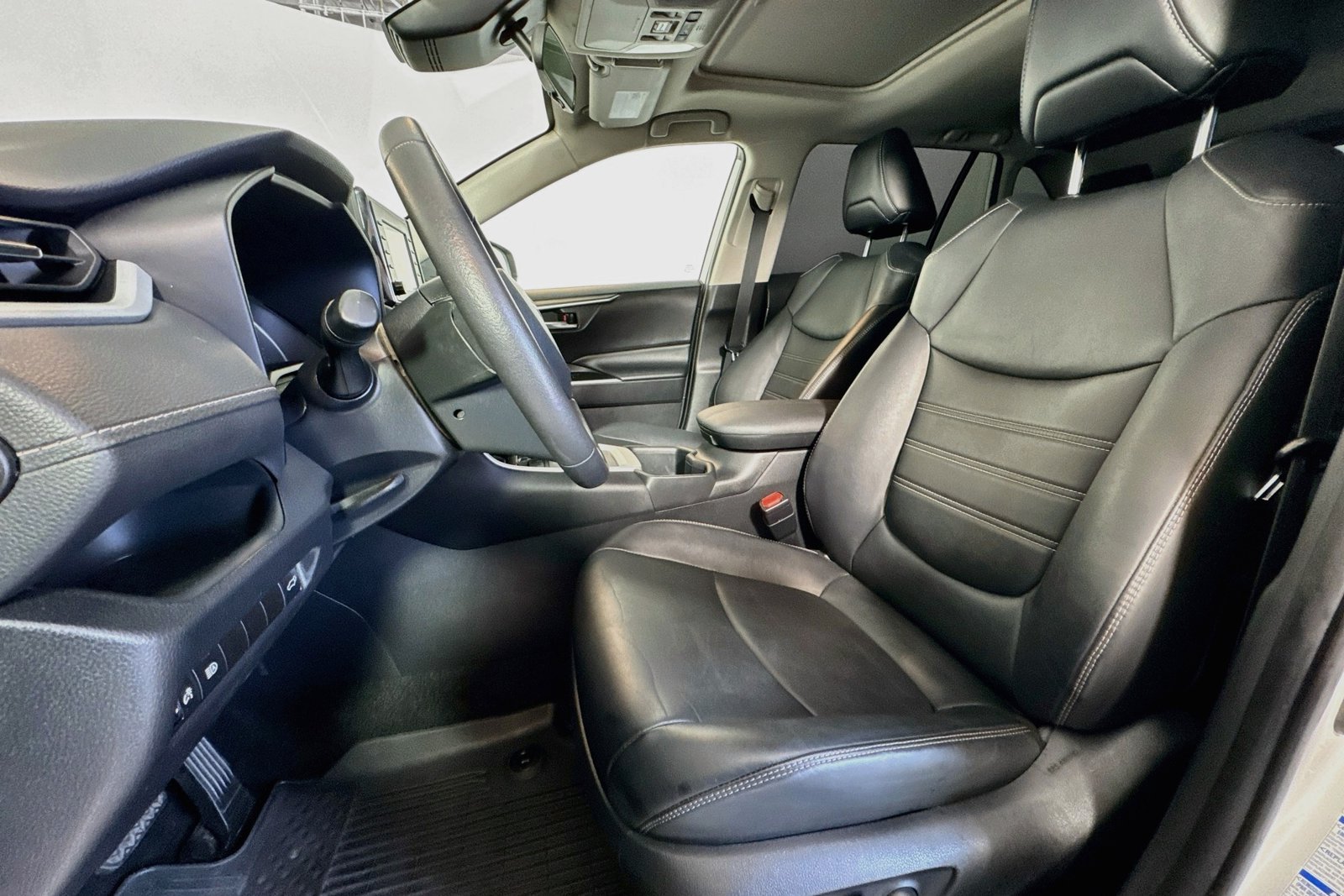 Used 2022 Blizzard Pearl Toyota XLE Premium image 18