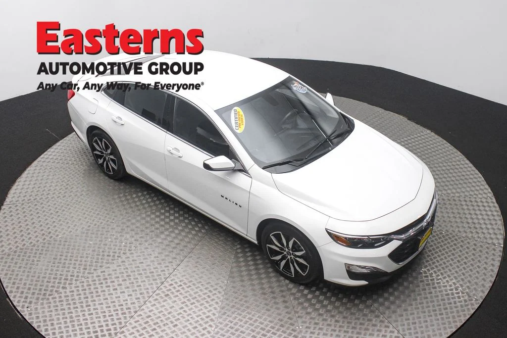 Used 2022 White Chevrolet RS image 3