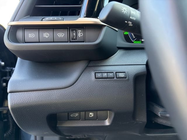 Used 2025 White Toyota XLE image 30