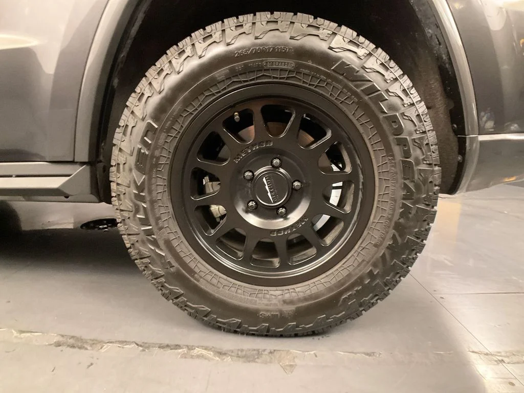Used 2021 Granite Crystal Metallic Clearcoat Jeep Limited image 25