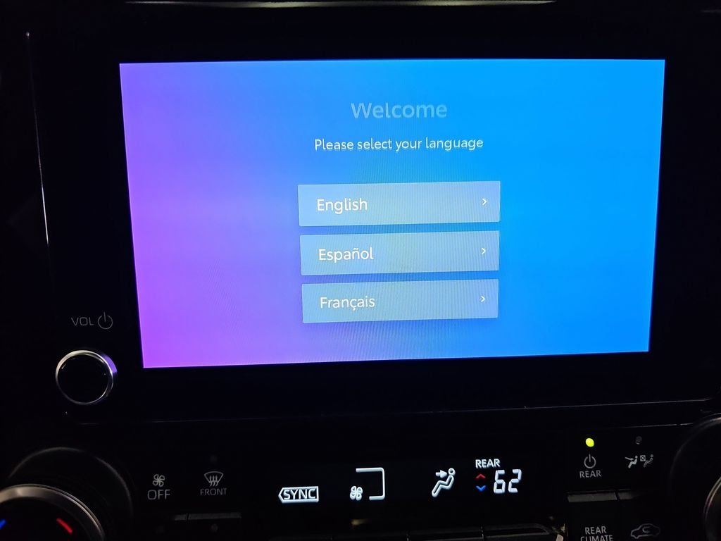 2025 Toyota Highlander XLE - Photo 24