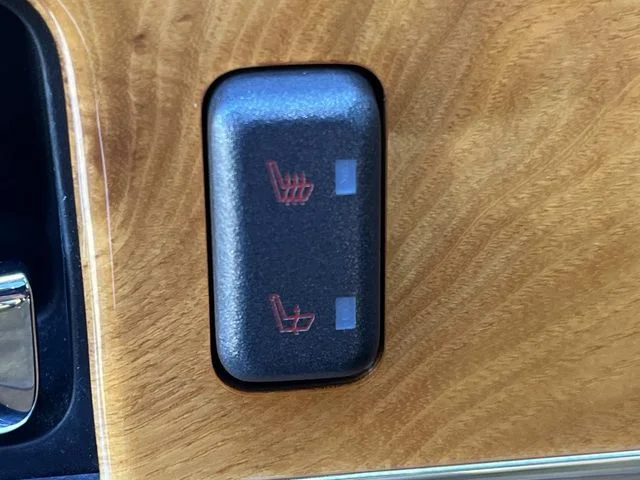 Used 2015 Brown Lincoln Base image 20
