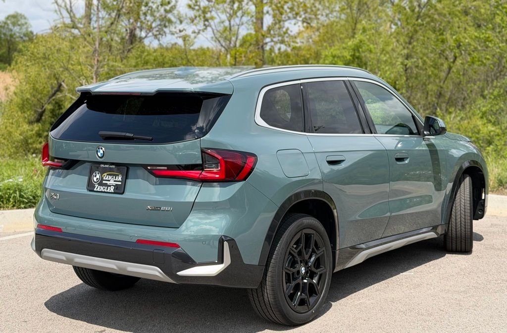 Used 2026 Green BMW xDrive28i image 4
