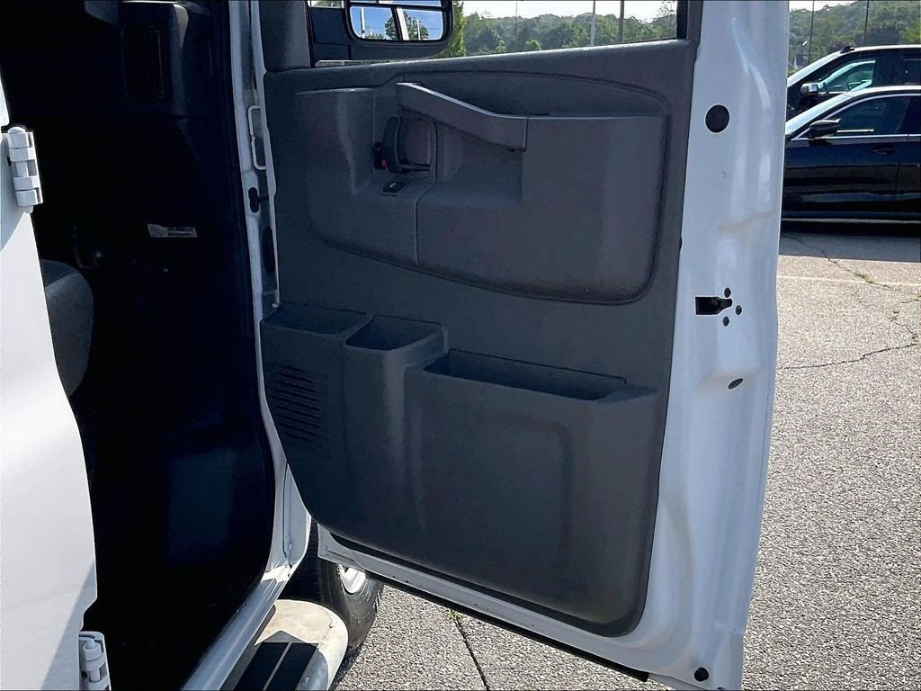 Used 2025 White GMC Work Van image 12