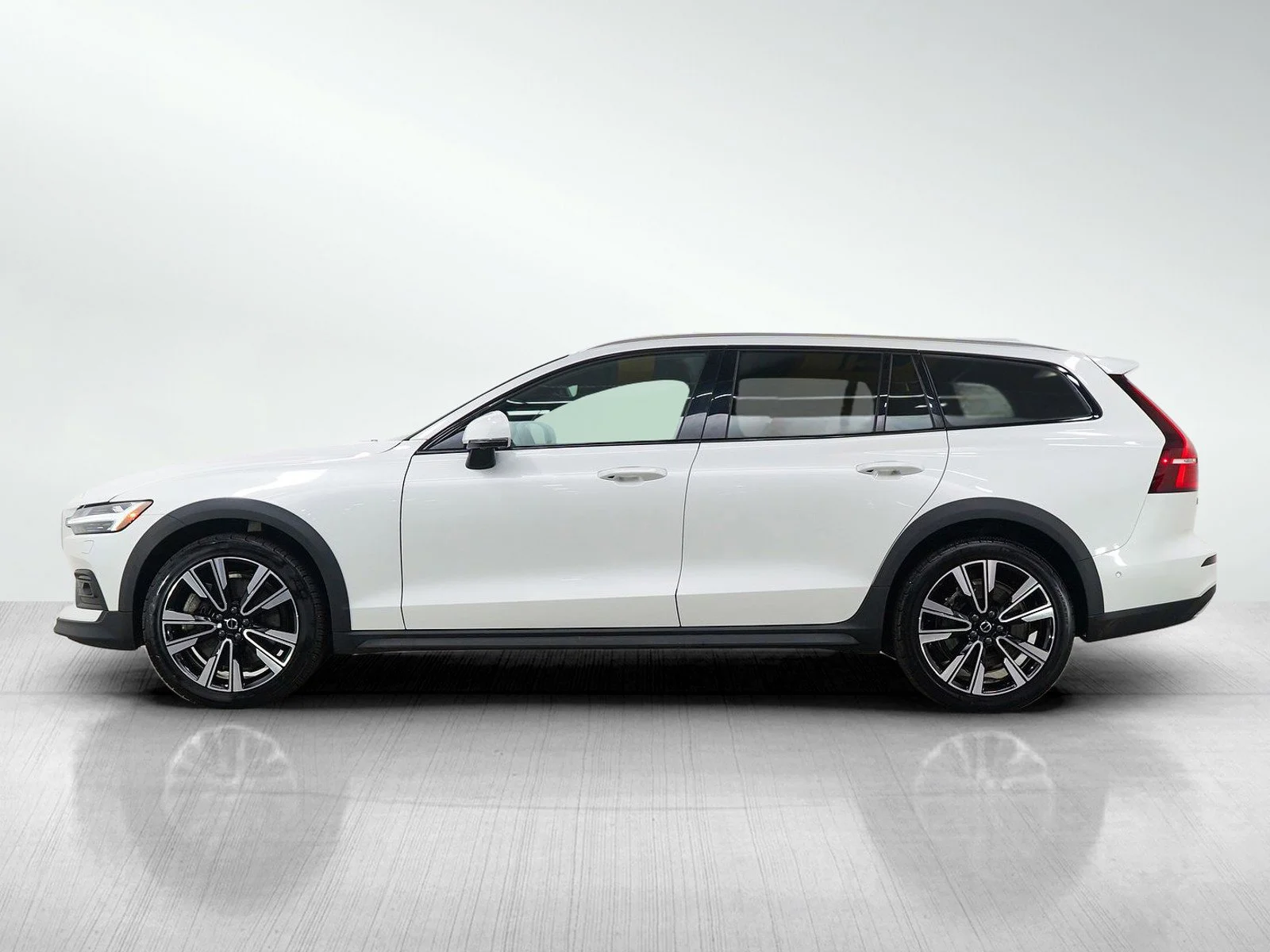 Used 2020 Volvo V60 Cross Country Base with VIN YV4102WK0L1034749 for sale in South Saint Paul, Minnesota