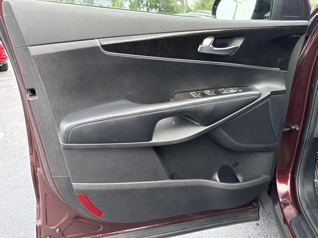 Used 2018 Purple Kia LX image 21