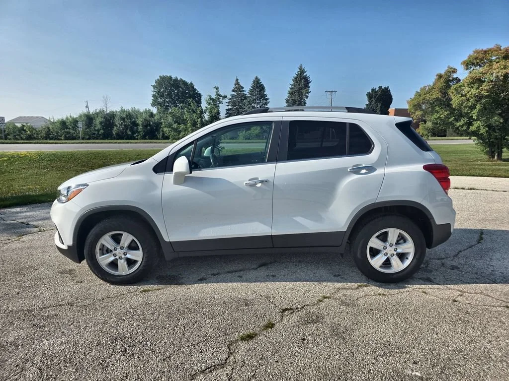 Certified Used 2020 SUMMIT WHITE Chevrolet LT image 10